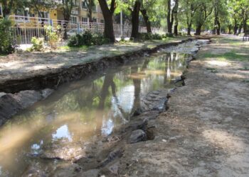 Авария на водопровод по бул.“Цар Освободител“ притесни русенци /ВИДЕО/