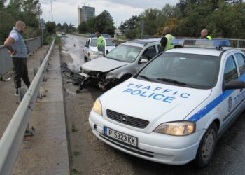 Локвата на Гредовия мост доведе до ПТП, водачът отказа тест за дрога /ВИДЕО/
