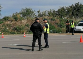 Полицейска операция затвори Ветово, проверки има в цялата област /ВИДЕО/