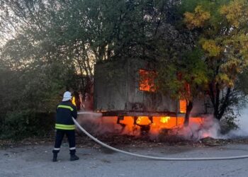 Детска игра запали фургон, жителите на „Дружба 3“ благодариха на пожарната