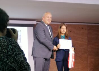 Пожарната връчи две награди на деца от Русе в конкурса „С очите си видях бедата“