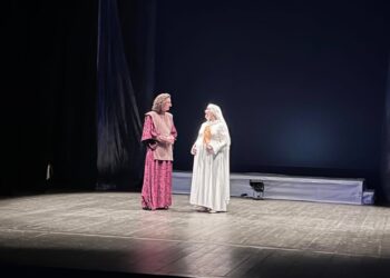 Равена аплодира пиесата „Данте между рая и ада“ на русенката Иглика Пеева