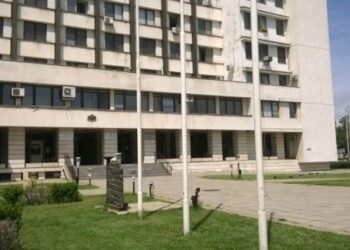 Полицията в Русе награди две ученички на 11 г. и 12 г. за доблестна постъпка