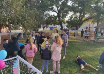 Нова детска площадка бе открита в парка на село Бъзън