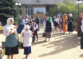 Центърът на Борово оживя за снимките на филма „Пазарен ден от миналото“