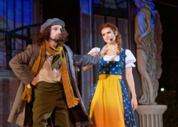 Русенката Мария Анастасова омагьосва като Бел в „Красавицата и звяра“ /ВИДЕО/