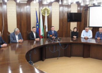 Кметът и депутатите: Обединени сме да работим за втори мост и летище/ВИДЕО/