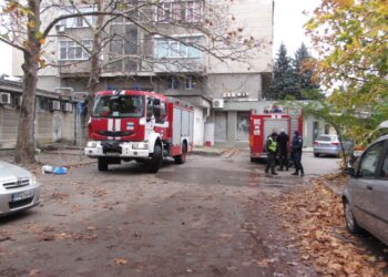 Мъж се хвърли в пламъците, за да спаси жена-инвалид от пожар в Русе /ВИДЕО/