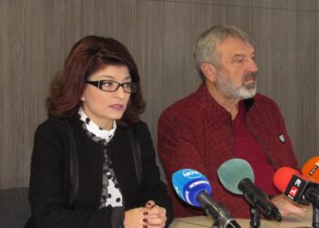 Атанасова: 200 000 лв. струва пленарен ден, дебатът трябва да е сериозен /ВИДЕО/