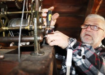 Правят профилактика на емблематичния Градски часовник в Русе