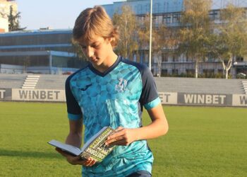 Футболистите от ФК „Дунав“-Русе заменят смартфоните си с книги