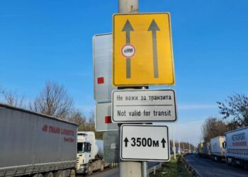 Поставиха знаците за забрана на тировете да се движат в лява лента в Русе
