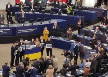 Евродепутатите аплодираха на крака украинския народ за наградата „Сахаров“/ВИДЕО/
