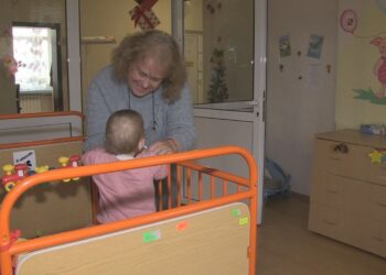 Русе приюти малкото българско момиченце, изоставено в Украйна /ВИДЕО/