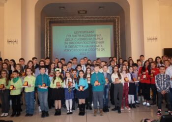Наградиха децата на Русе с изявени дарби, 17 ученици са с едногодишни стипендии