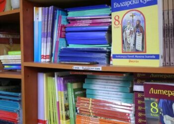 Депутатите решиха: Учебниците от 1 до 12 клас стават безплатни