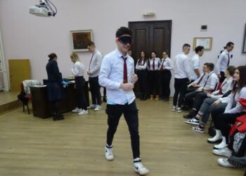 Зрелостници от Английската се запознаха с пътните нарушения и тестваха алкоочила