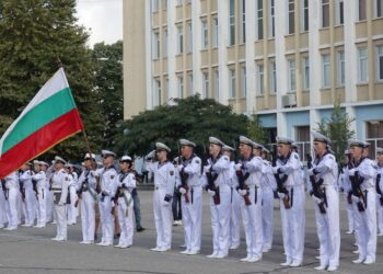 Военноморското училище във Варна представя в Русе специалностите си