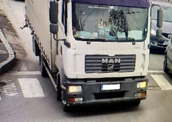 Общинските камери установиха камиона, блъснал коли и скъсал жици в Русе