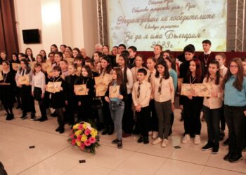 Над 300 деца взеха участие в конкурса рецитал „За да я има България” в Русе