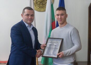Кметът награди първия „Спортист на месеца“ от Спортното училище в Русе