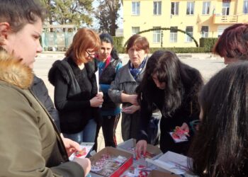 Ученици от Ценово събират пари за пострадалите от земетресенията с мартеници