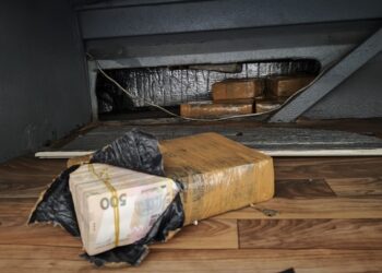И митницата се похвалиха със заловена украинска валута за близо 1 млн.лв. /ВИДЕО/