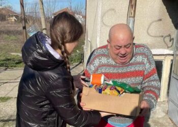 23 семейства в Русе и региона получиха храни от младите ротарианци