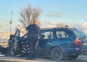 Двама души пострадаха при катастрофа на Русофилите между кола и камион
