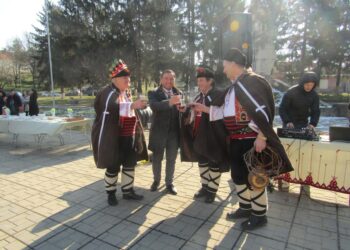 Ветово отпразнува Деня на лозаря с веселие, хоро и вино