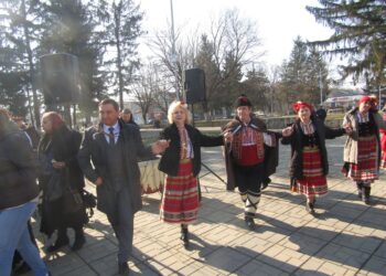 Ветово отпразнува Деня на лозаря с веселие, хоро и вино
