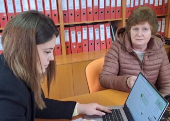 Младежите от ДПС-Русе помагат на земеделците да се регистрират в Системата за електронни услуги