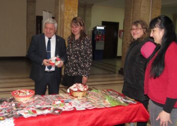 Майки от Русе подредиха мартеници в подкрепа на специалните си деца /ВИДЕО/