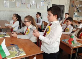 Ученици от Русе и Тараклия проведоха съвместен онлайн урок за Олимпи Панов