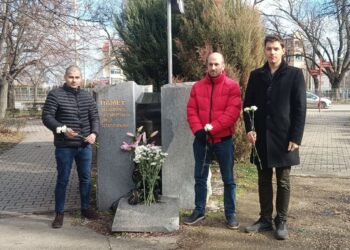 Активисти на ВМРО-Русе отдадоха почит към жертвите на комунизма