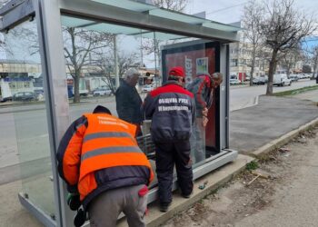 Общината си взе обратно спирките, ще дава павилионите за търговска дейност