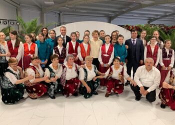 Глоджево посрещна с песни и танци посланика и генералния консул на Турция