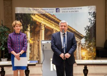 Връчиха наградите от конкурса за най-информативен и атрактивен постер в Русенския университет