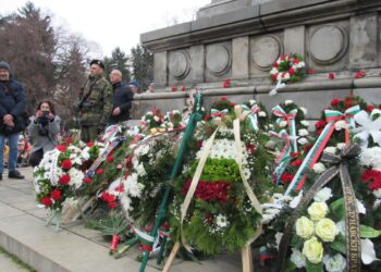 Русе отпразнува Освобождението с тържествена церемония и гайди /ВИДЕО/