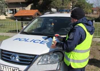 Спецоперация на полицията върви в Русенско, проверяват коли и къщи/ВИДЕО/