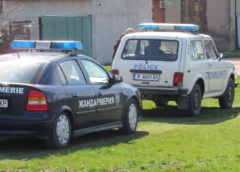 Спецоперация на полицията върви в Русенско, проверяват коли и къщи/ВИДЕО/