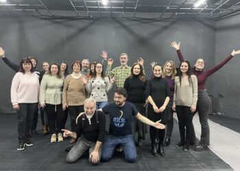 Учители усвояват театрални техники за борба с ксенофобията