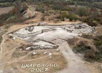 Археологът Деян Драгоев представя проучването на Кале Широково