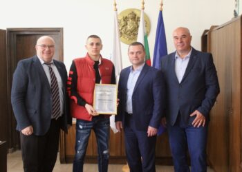 Боксьорът Викторио Илиев бе отличен от кмета като „Спортист на месеца“