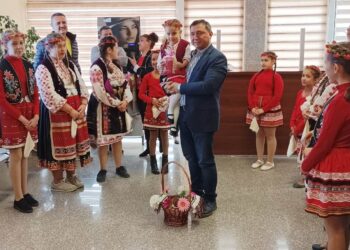 Малки лазарки нарекоха за здраве и берекет във Ветово