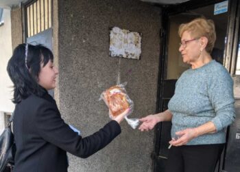 БСП-Русе зарадва хора в нужда с козунаци за Великден