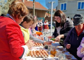 200 яйца бяха боядисани от децата в Бъзън на Фестивала на яйцето