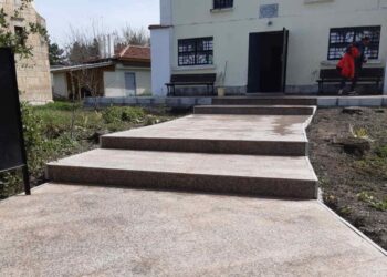 За Великден: Община Ветово ремонтира стъпалата на църквата „Св.Иван Рилски“