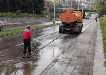 Мият улиците в Русе без тези, където има ВиК ремонти