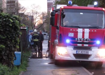 Пожар в кв.“Родина“ вдигна на крак огнеборците /ВИДЕО/